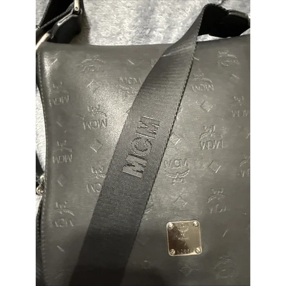 MCM Crossbody Leather Black Messenger Handbag Unisex - Picture 3 of 16